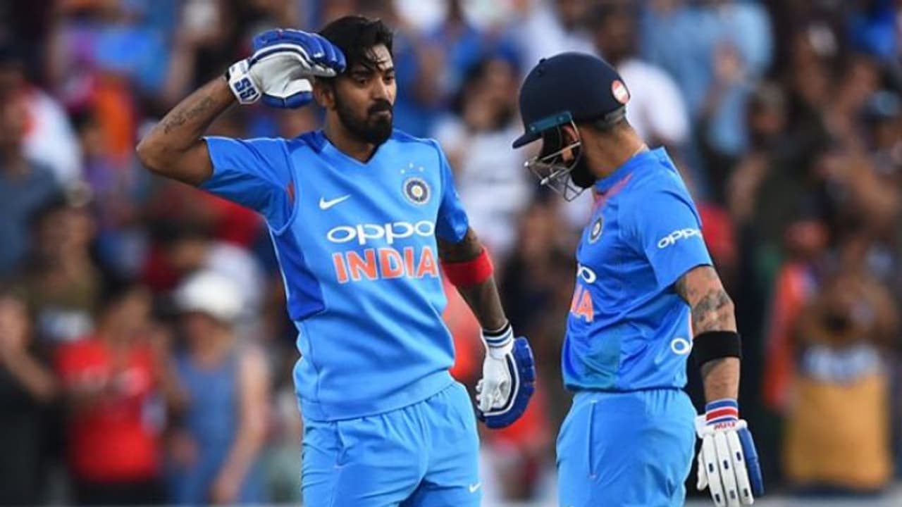 సునీల్ శెట్టికి కాబోయే అల్లుడి కోసం బ్యాటింగ్ కోచ్గా మారిన కోహ్లీ.. ఆ విషయంలో కీలక టిప్స్ ఇచ్చి విరాట్ సునీల్ శెట్టికి కాబోయే అల్లుడి కోసం బ్యాటింగ్ కోచ్గా మారిన కోహ్లీ.. ఆ విషయంలో కీలక టిప్స్ ఇచ్చి విరాట్