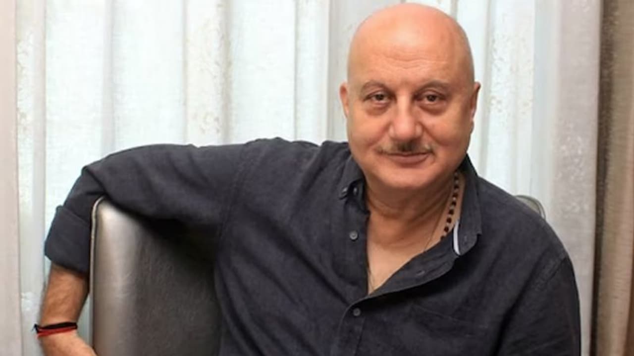 अक्षय, अजय, आमिर सब फ्लॉप, लेकिन अनुपम खेर की 2 ब्लॉकबस्टर फिल्मों ने कमा लिए 480 करोड़ रुपए अक्षय, अजय, आमिर सब फ्लॉप, लेकिन अनुपम खेर की 2 ब्लॉकबस्टर फिल्मों ने कमा लिए 480 करोड़ रुपए