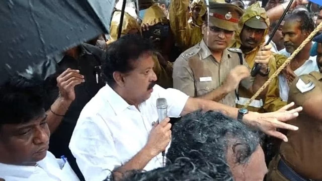 அமைச்சர்னா வானத்தில் இருந்து வந்து குதித்த தேவ தூதன் என்கிற நினைப்போ.. பொன்முடிக்கு எதிராக பொங்கும் மநீம..!