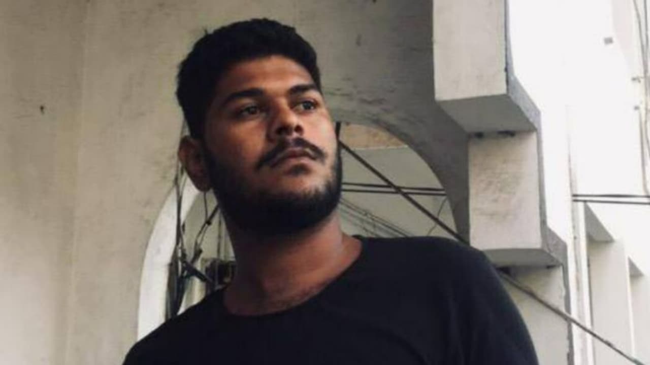 എസ്എഫ്ഐ പ്രവർത്തകരുടെ മർദ്ദനത്തിന് പിന്നാലെ അലൻ ഷുഹൈബ് പൊലീസ് കസ്റ്റഡിയിൽ; റാഗ് ചെയ്തെന്ന് പരാതി എസ്എഫ്ഐ പ്രവർത്തകരുടെ മർദ്ദനത്തിന് പിന്നാലെ അലൻ ഷുഹൈബ് പൊലീസ് കസ്റ്റഡിയിൽ; റാഗ് ചെയ്തെന്ന് പരാതി