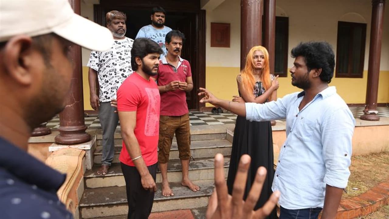 Meera Mithun: மீராமிதுன் படத்தை ஓட்ட இப்படி ஒரு பிளானா? அதிரடி முடிவெடுத்த படக்குழு..! Meera Mithun: மீராமிதுன் படத்தை ஓட்ட இப்படி ஒரு பிளானா? அதிரடி முடிவெடுத்த படக்குழு..!