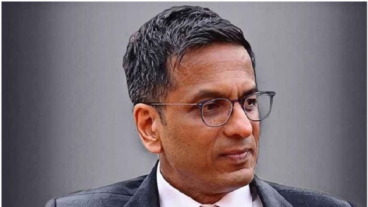 ജസ്റ്റിസ് ഡി വൈ ചന്ദ്രചൂഡിന്‍റെ ചീഫ് ജസ്റ്റിസ് പദവിക്കെതിരായ ഹര്‍ജി തള്ളി സുപ്രിം കോടതി 