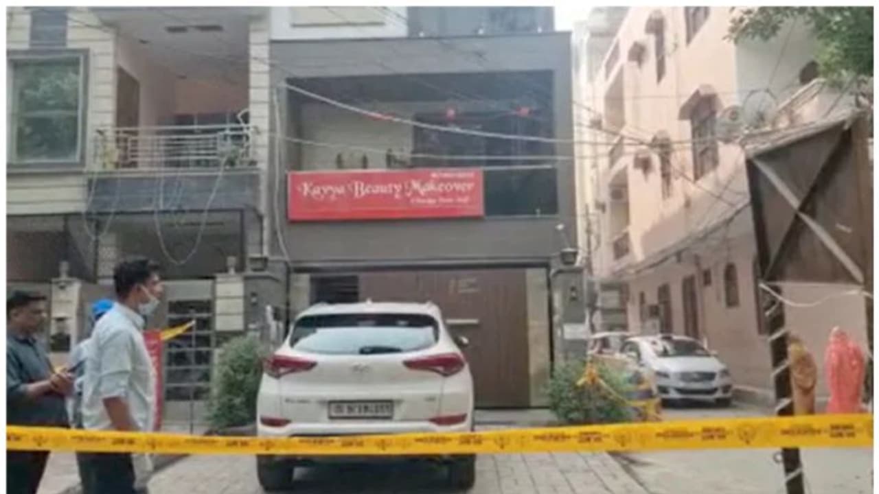  ദമ്പതികളെയും ജോലിക്കാരിയെയും അഞ്ചം​ഗസംഘം ക്രൂരമായി കൊലപ്പെടുത്തി, കുഞ്ഞ് അത്ഭുതകരമായി രക്ഷപ്പെട്ടു