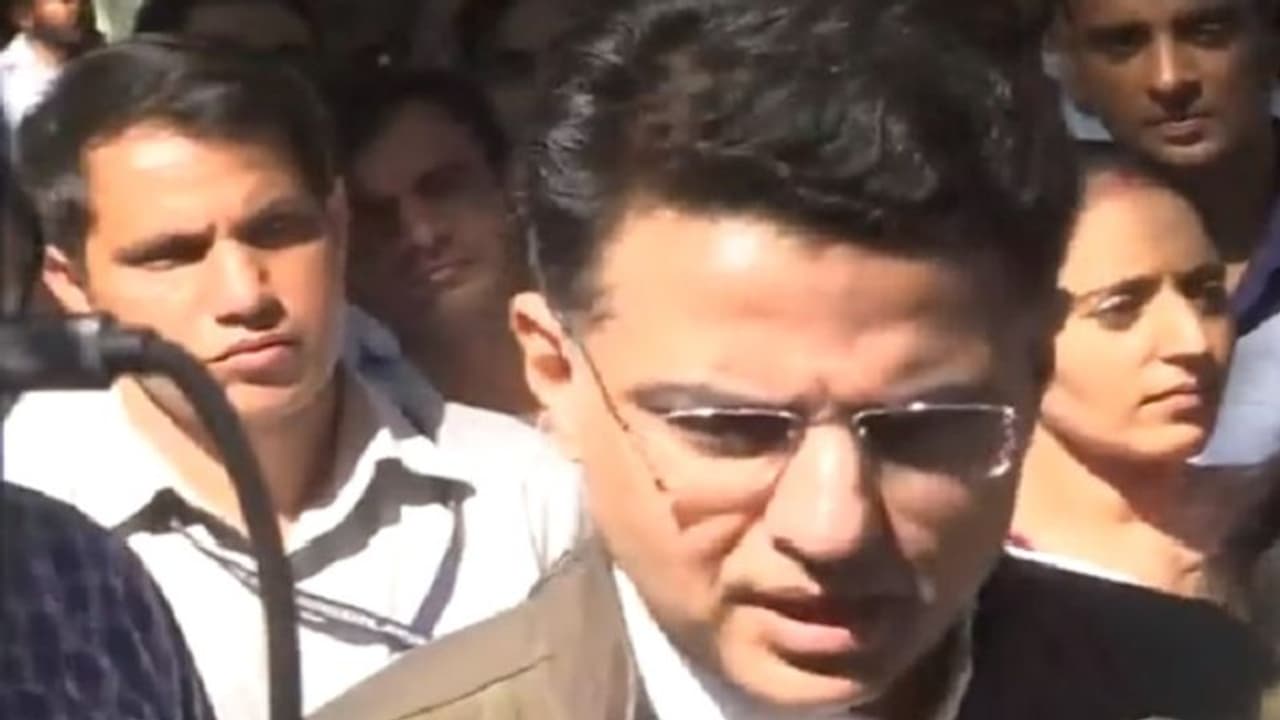 PM मोदी ने की गहलोत की तारीफ तो पायलट ने दिलायी आजाद की याद, इशारों में कहा कहीं कांग्रेस छोड़ हो न जाएं फरार PM मोदी ने की गहलोत की तारीफ तो पायलट ने दिलायी आजाद की याद, इशारों में कहा कहीं कांग्रेस छोड़ हो न जाएं फरार