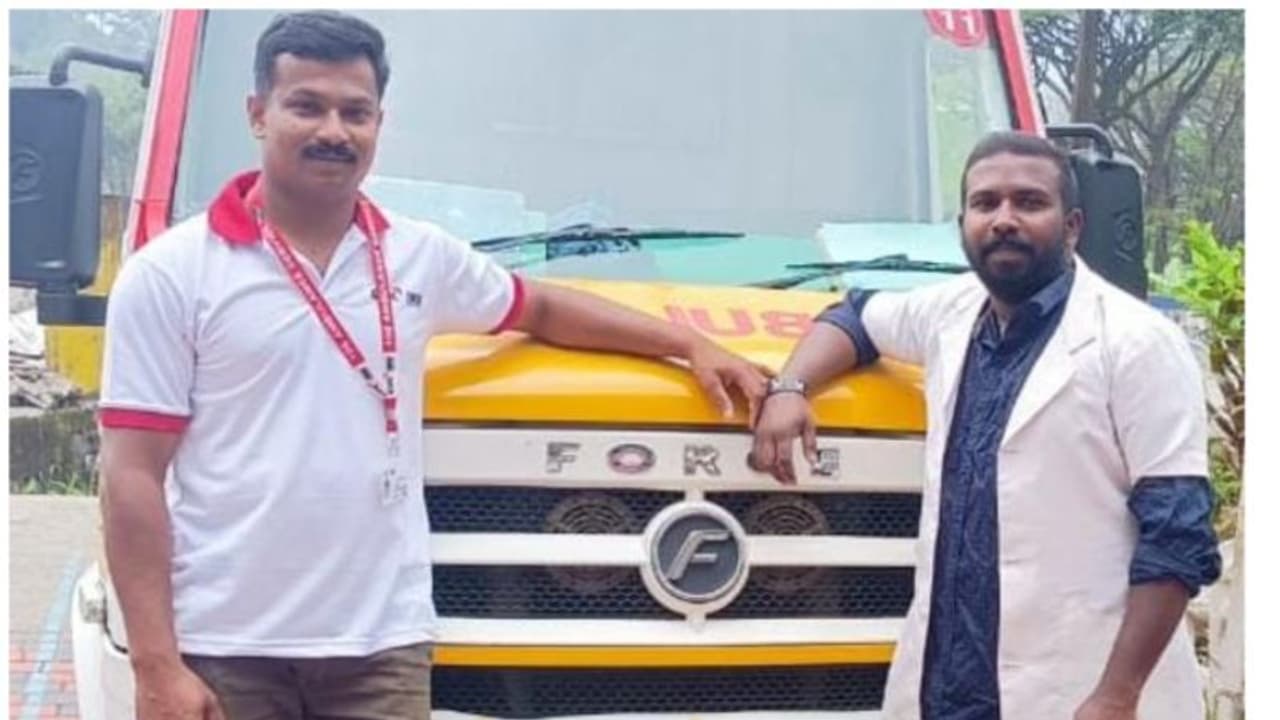 ആംബുലൻസ് ആശുപത്രിയായി; ഇടുക്കിയിൽ തമിഴ്നാട് സ്വദേശിനിക്ക് വാഹനത്തിനുള്ളിൽ സുഖപ്രസവം ആംബുലൻസ് ആശുപത്രിയായി; ഇടുക്കിയിൽ തമിഴ്നാട് സ്വദേശിനിക്ക് വാഹനത്തിനുള്ളിൽ സുഖപ്രസവം