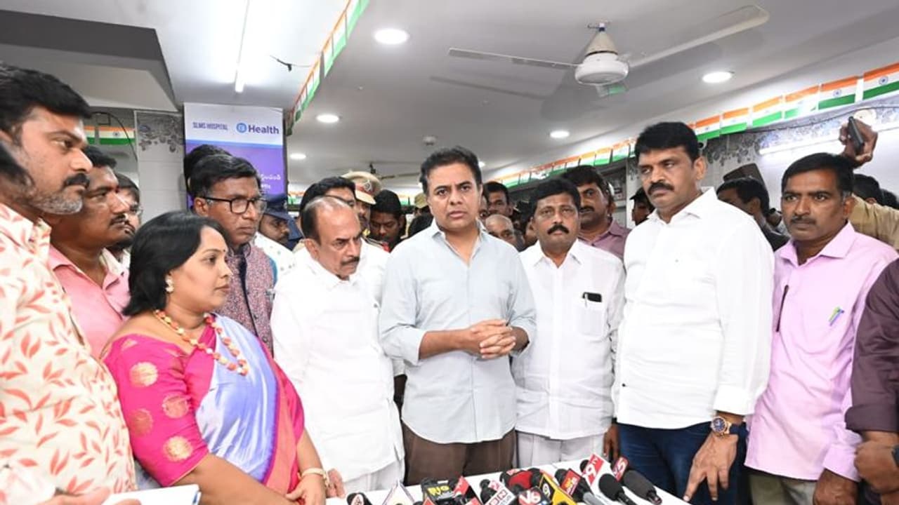 హింసను కోరుకుంటే.. టీఆర్ఎస్కు 60 లక్షల మంది కార్యకర్తలు, సై అంటే మేమూ సై : బీజేపీకి కేటీఆర్ హెచ్చరిక హింసను కోరుకుంటే.. టీఆర్ఎస్కు 60 లక్షల మంది కార్యకర్తలు, సై అంటే మేమూ సై : బీజేపీకి కేటీఆర్ హెచ్చరిక