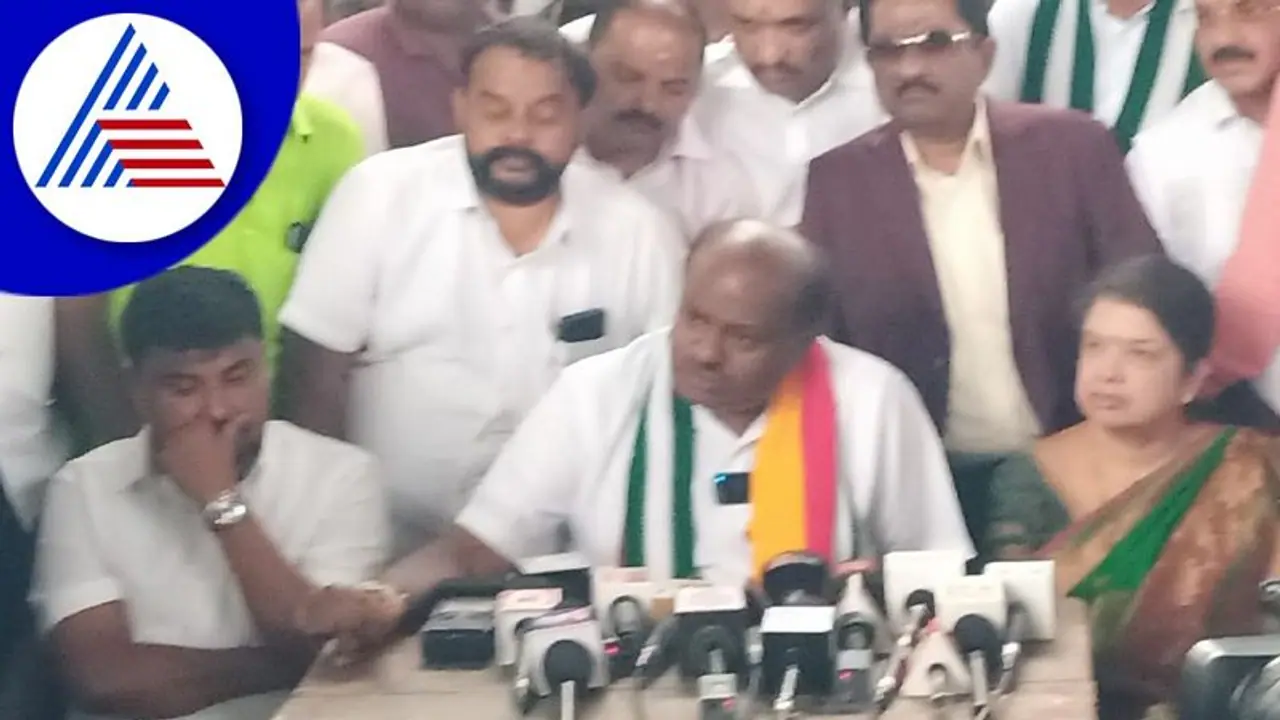 ನಮಗೆ ವಧುಗಳನ್ನು ಹುಡುಕಿಕೊಡಿ : ಕುಮಾರಸ್ವಾಮಿ ಮುಂದೆ ಯುವಕನ ವಿಚಿತ್ರ ಮನವಿ