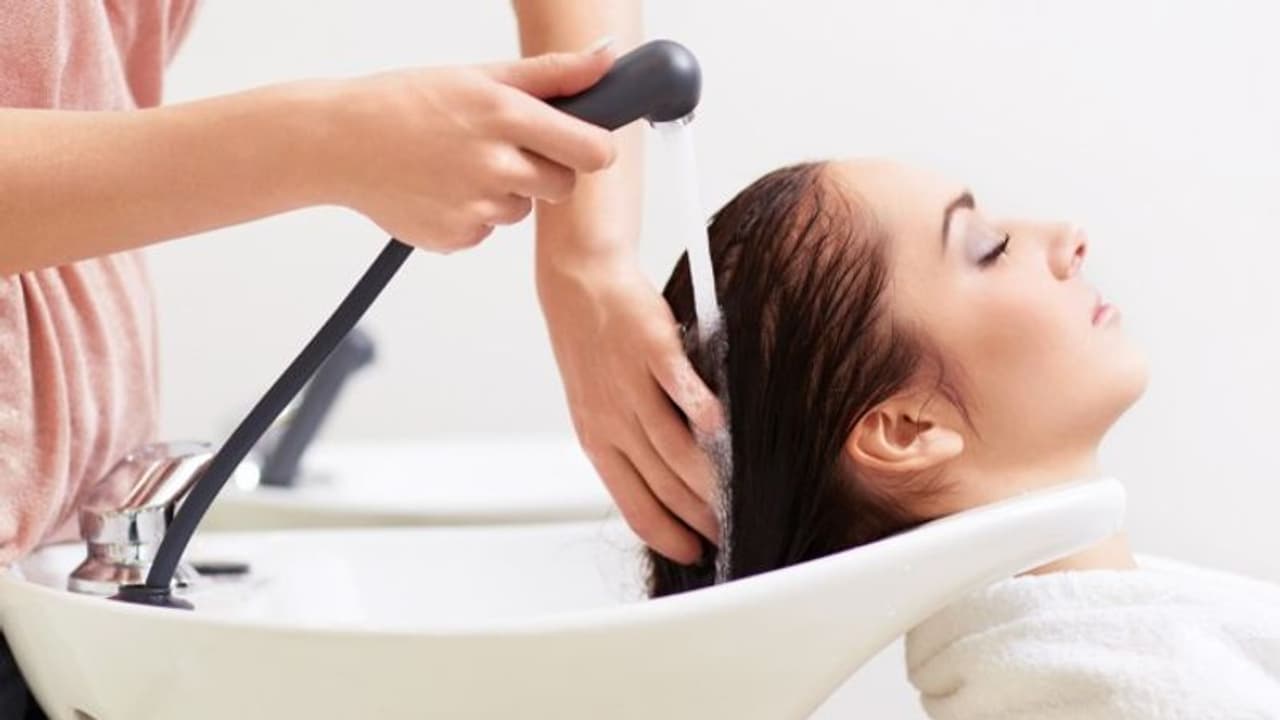 'ബ്യൂട്ടി പാര്ലര് സ്ട്രോക്ക് സിൻഡ്രോം'; അമ്പതുകാരിക്ക് സംഭവിച്ചത് വിശദമാക്കി ഡോക്ടര് 'ബ്യൂട്ടി പാര്ലര് സ്ട്രോക്ക് സിൻഡ്രോം'; അമ്പതുകാരിക്ക് സംഭവിച്ചത് വിശദമാക്കി ഡോക്ടര്