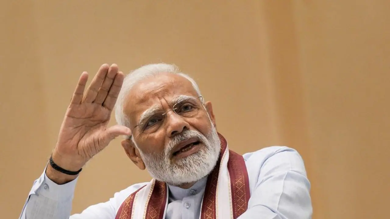 ಎಷ್ಟೇ ಪ್ರಭಾವಿಗಳಿರಲಿ; ಭ್ರಷ್ಟರನ್ನು ಸದೆಬಡಿಯಿರಿ: ನರೇಂದ್ರ ಮೋದಿ ಎಷ್ಟೇ ಪ್ರಭಾವಿಗಳಿರಲಿ; ಭ್ರಷ್ಟರನ್ನು ಸದೆಬಡಿಯಿರಿ: ನರೇಂದ್ರ ಮೋದಿ