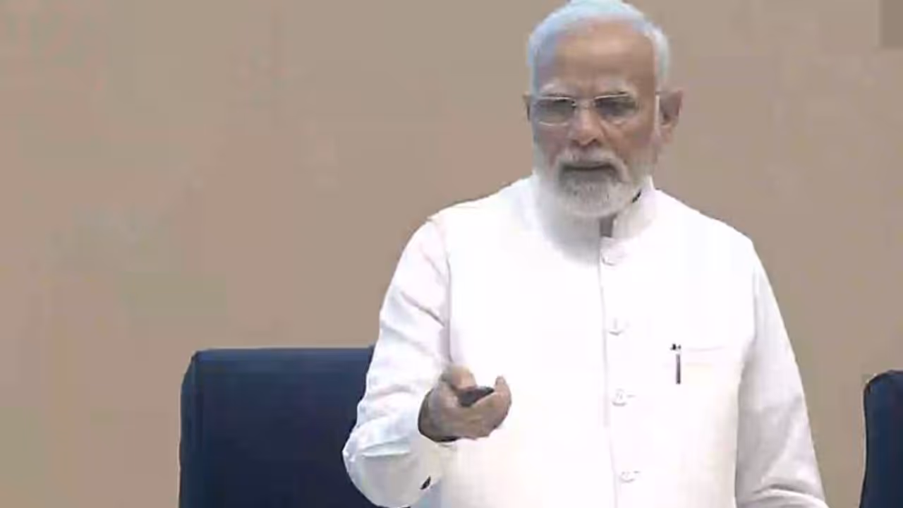 भारत का G20 लोगो लांच: पीएम मोदी ने बताया कमल वाले logo का मतलब भारत का G20 लोगो लांच: पीएम मोदी ने बताया कमल वाले logo का मतलब