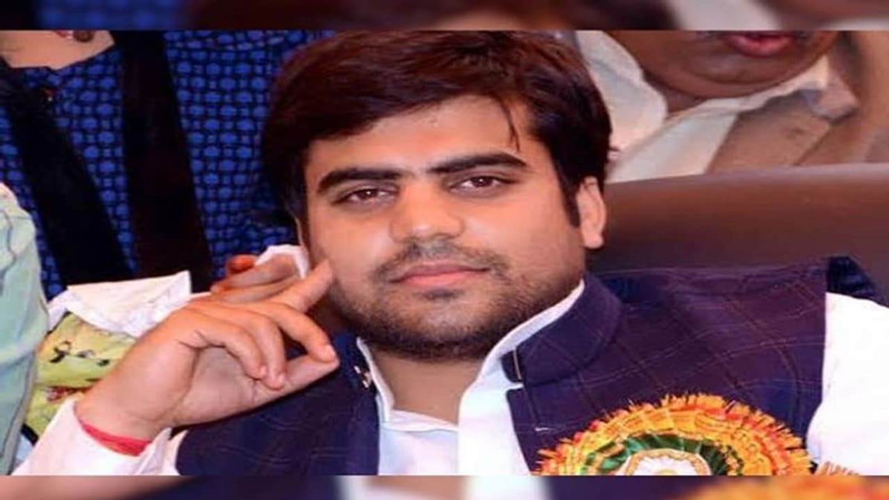 मैनपुरी लोकसभा सीट से तेज प्रताप को प्रत्याशी बना SP चल सकती है बड़ा दांव, अखिलेश के सामने होगी ये बड़ी चुनौती