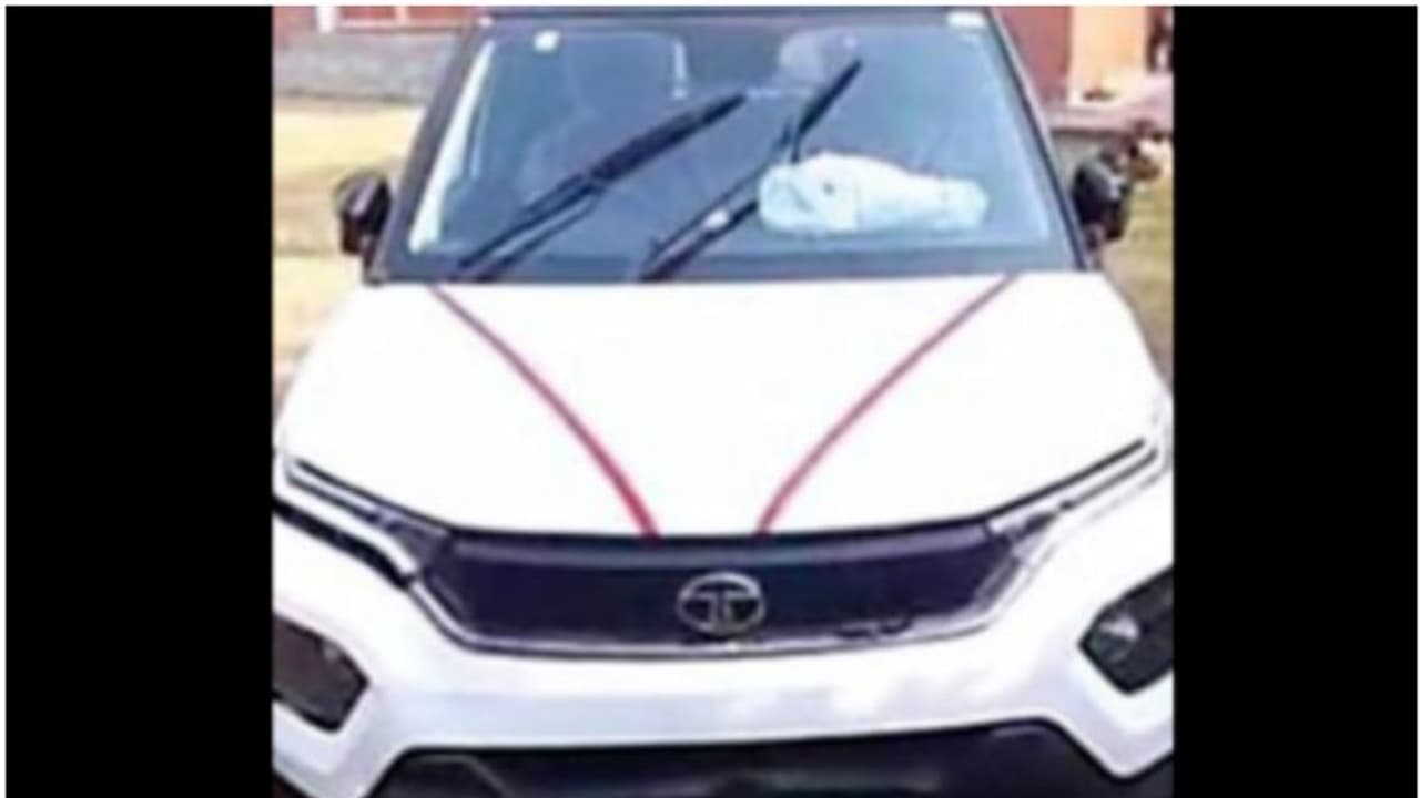 ഡ്രൈവിംഗ് അറിയാത്ത വരന് സ്ത്രീധനമായി കാര്; ആദ്യ ഓട്ടത്തില് അമ്മായിയെ ഇടിച്ചുതെറിപ്പിച്ചു, ദാരുണാന്ത്യം ഡ്രൈവിംഗ് അറിയാത്ത വരന് സ്ത്രീധനമായി കാര്; ആദ്യ ഓട്ടത്തില് അമ്മായിയെ ഇടിച്ചുതെറിപ്പിച്ചു, ദാരുണാന്ത്യം