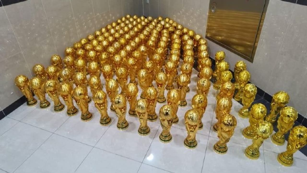 ഫുട്ബോള്‍ ലോകകപ്പ്: ലോകകപ്പിന്‍റെ മാതൃകയിലുള്ള 144 വ്യാജ ട്രോഫികള്‍ പിടിച്ചെടുത്ത് ഖത്തര്‍