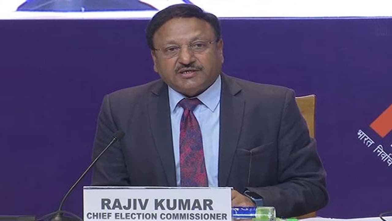 Gujarat Election 2022: शेरों के घर गिर के जंगल में 1 वोट के लिए बनेगा बूथ, मतदान कराने जाएंगे 15 अधिकारी Gujarat Election 2022: शेरों के घर गिर के जंगल में 1 वोट के लिए बनेगा बूथ, मतदान कराने जाएंगे 15 अधिकारी