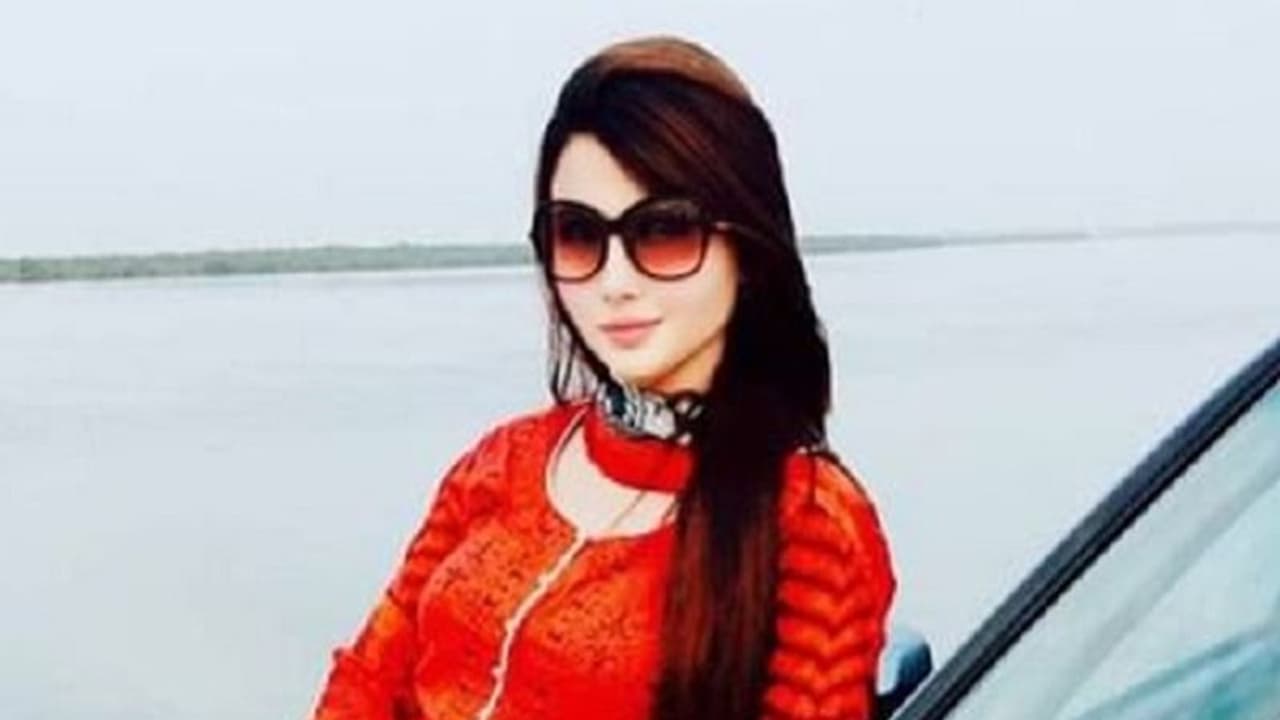 T20 World Cup: ಭಾರತವನ್ನು ಜಿಂಬಾಬ್ವೆ ಸೋಲಿಸಿದರೆ ನಾನು ಆ ದೇಶದವರನ್ನೇ ಮದುವೆಯಾಗ್ತೀನಿ ಎಂದ ಪಾಕ್ ನಟಿ..! T20 World Cup: ಭಾರತವನ್ನು ಜಿಂಬಾಬ್ವೆ ಸೋಲಿಸಿದರೆ ನಾನು ಆ ದೇಶದವರನ್ನೇ ಮದುವೆಯಾಗ್ತೀನಿ ಎಂದ ಪಾಕ್ ನಟಿ..!