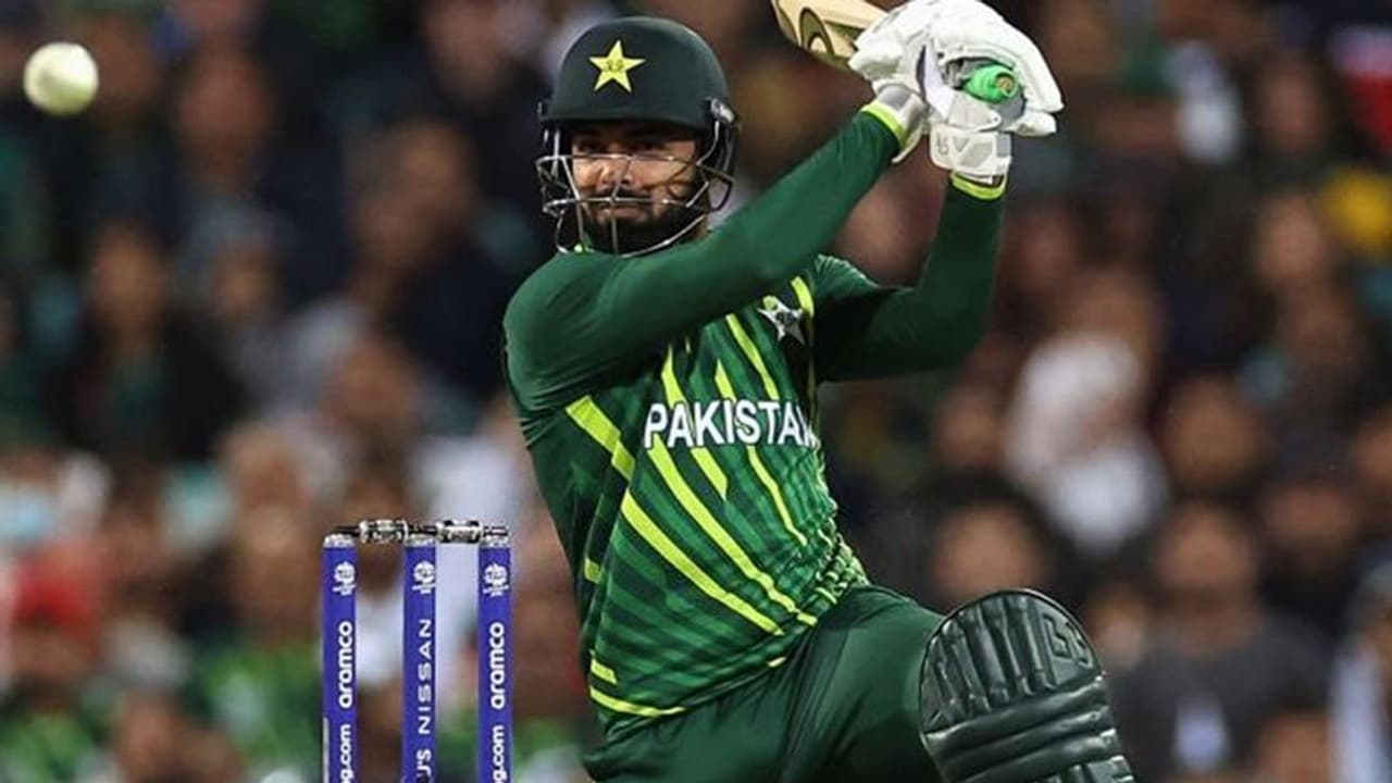 T20 World Cup: 43 रन पर PAK के 4 विकेट, इसके बाद आया शादाब खान का तूफान, 20 बॉल पर ठोंक दी फिफ्टी T20 World Cup: 43 रन पर PAK के 4 विकेट, इसके बाद आया शादाब खान का तूफान, 20 बॉल पर ठोंक दी फिफ्टी