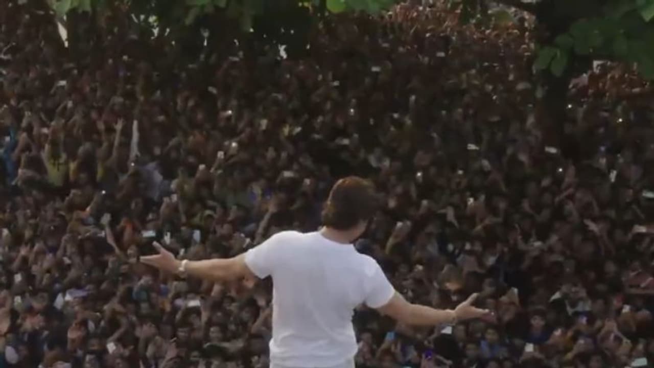 'സ്‍നേഹക്കടല്‍', മന്നത്തില്‍ നിന്നുള്ള വീഡിയോയും പങ്കുവെച്ച് ഷാരൂഖ് ഖാൻ