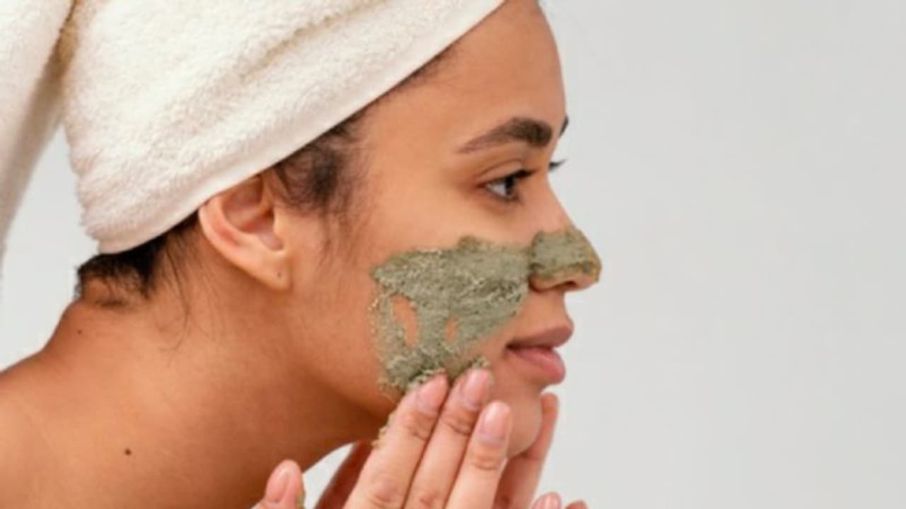 കെമിക്കലുകളില്ലാതെ മുഖം മിനുക്കാം; തുളസി അടക്കം ഉപയോഗിക്കാവുന്ന ചെടികള്‍...