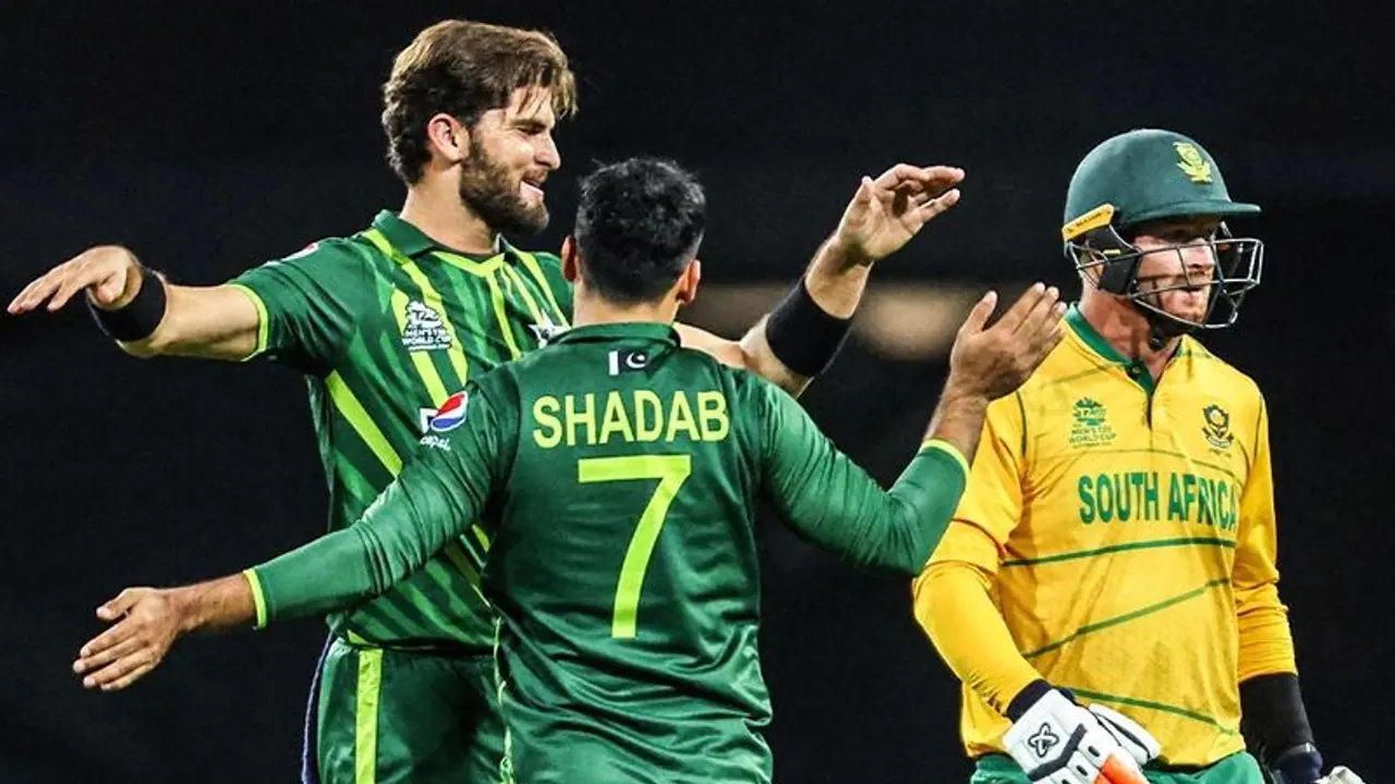 T20 World Cup ಹರಿಣಗಳು ಸೋಲುಂಡ ಬೆನ್ನಲ್ಲೇ ಪಾಕಿಸ್ತಾನ ತಂಡಕ್ಕೆ ಅಭಿನಂದನೆಗಳ ಮಹಾಪೂರ..! T20 World Cup ಹರಿಣಗಳು ಸೋಲುಂಡ ಬೆನ್ನಲ್ಲೇ ಪಾಕಿಸ್ತಾನ ತಂಡಕ್ಕೆ ಅಭಿನಂದನೆಗಳ ಮಹಾಪೂರ..!