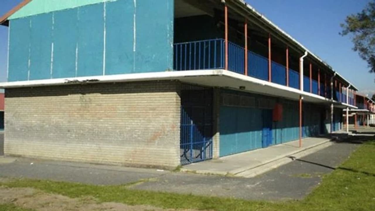 ഒരു കെട്ടിടം അങ്ങനെ തന്നെ മോഷ്ടിച്ച് കള്ളന്മാര്‍!; ഇതെന്തൊരു കള്ളന്മാരെന്ന് ജനം...