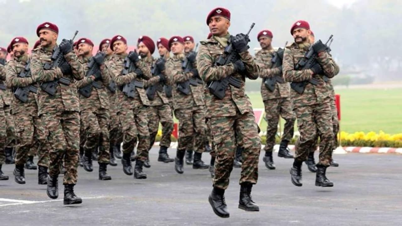 भारतीय सेना की नई वर्दी का हुआ पेटेंट, इन खूबियों की वजह से बेहद शानदार है यह लड़ाकू वर्दी भारतीय सेना की नई वर्दी का हुआ पेटेंट, इन खूबियों की वजह से बेहद शानदार है यह लड़ाकू वर्दी