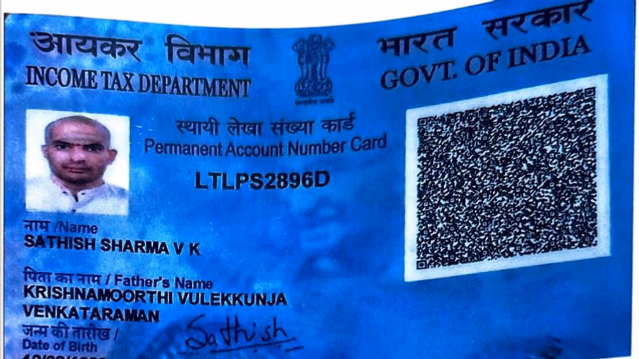 ఎమ్మెల్యే కొనుగోలు కేసు: ఒకటికి మించిన ఆధార్, పాన్ కార్డులున్న రామచంద్ర భారతిపై పోలీసు కేసు ఎమ్మెల్యే కొనుగోలు కేసు: ఒకటికి మించిన ఆధార్, పాన్ కార్డులున్న రామచంద్ర భారతిపై పోలీసు కేసు