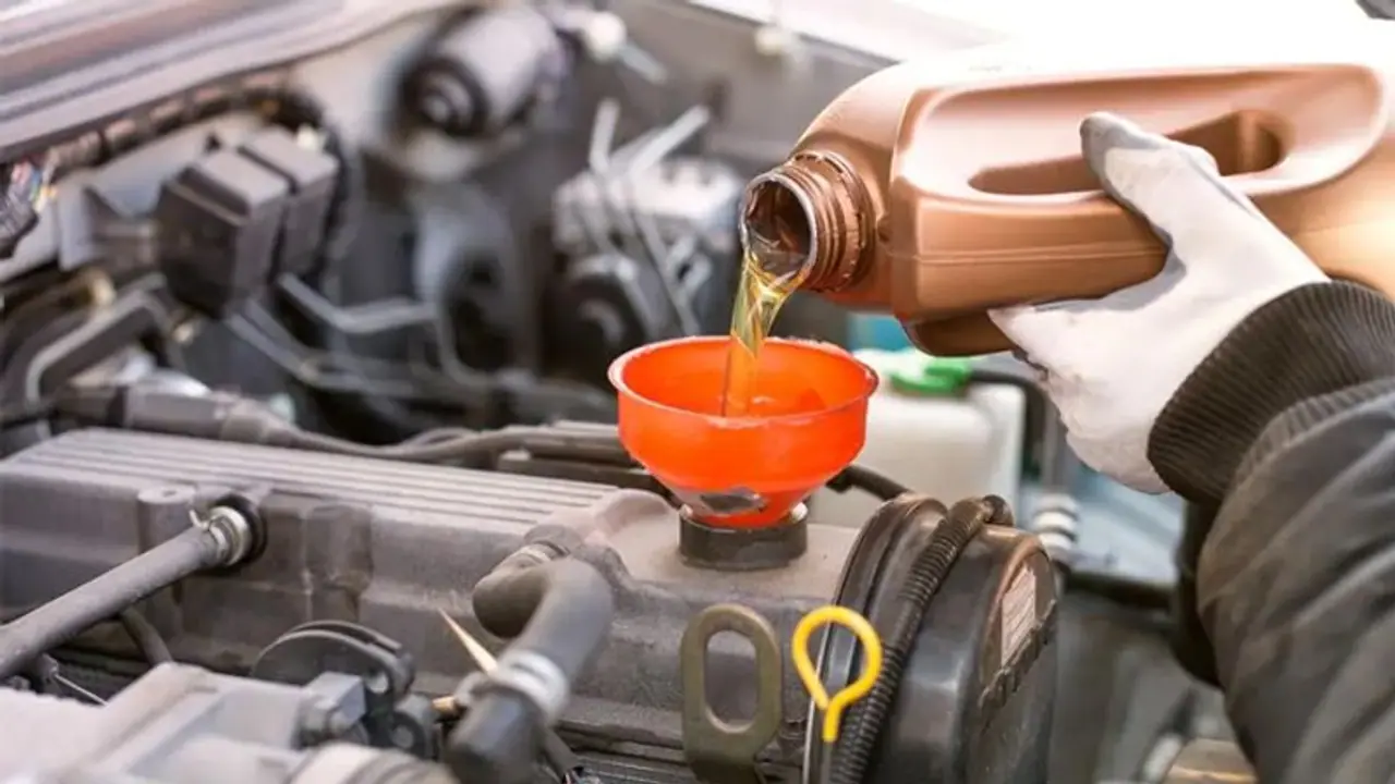 Explainer: क्या वाकई आपकी गाड़ी को फायदा पहुंचाते हैं fuel Additives या हो रहा है इंजन को नुकसान!