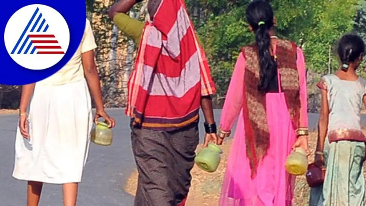 ಬಯಲು ಶೌಚಕ್ಕೆ ಹೊರಟ ಹೆಣ್ಮಕ್ಕಳಿಗೆ ಕೋಲು ಹಿಡಿದ ಅಜ್ಜಿಯರ ಕಾವಲು!