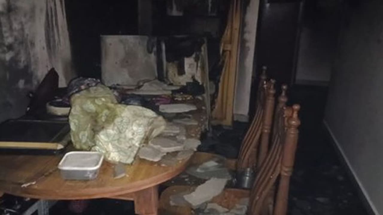 சென்னையில் மின்கசிவு காரணமாக குளிர்சாதன பெட்டி வெடித்து விபத்து.. உடல் கருகி 3 பேர் உயிரிழப்பு..! சென்னையில் மின்கசிவு காரணமாக குளிர்சாதன பெட்டி வெடித்து விபத்து.. உடல் கருகி 3 பேர் உயிரிழப்பு..!