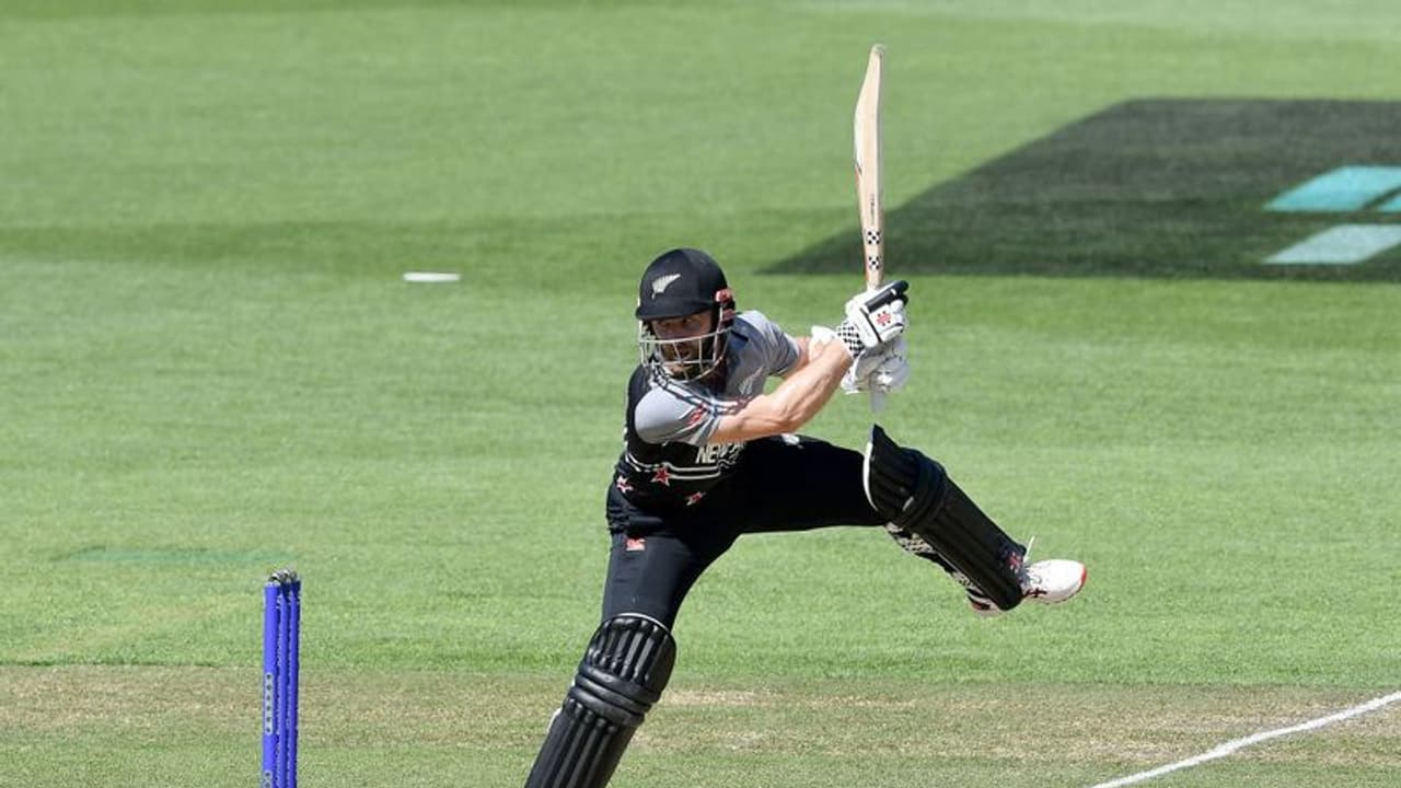 മിച്ചലിന് അര്‍ധശതകം, സെന്‍സിബിള്‍ വില്യംസണ്‍; പാകിസ്ഥാനെതിരെ കിവീസിന് ഭേദപ്പെട്ട സ്‌കോര്‍