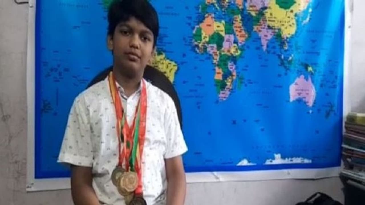 11 साल के यशवर्धन की प्रतिभा को देखते हुए कक्षा 9 में मिला प्रवेश, IAS PCS की देते हैं ऑनलाइन क्लास