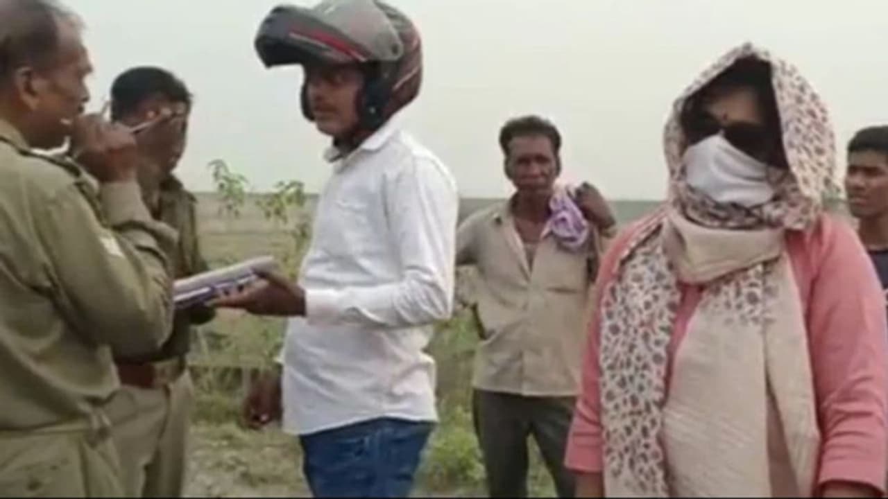 പൊലീസ് പണിയെടുക്കുന്നുണ്ടോ എന്നറിയണം; വേഷം മാറി ഐപിഎസ് ഉദ്യോഗസ്ഥയുടെ 'നാടകം' വീഡിയോ പൊലീസ് പണിയെടുക്കുന്നുണ്ടോ എന്നറിയണം; വേഷം മാറി ഐപിഎസ് ഉദ്യോഗസ്ഥയുടെ 'നാടകം' വീഡിയോ