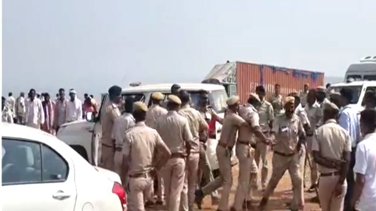 DSP और सीआई के झगड़े का वीडियो हुआ वायरलः डीआईजी झगड़े को देखकर हुए हैरान, हो रही पुलिस की किरकिरी DSP और सीआई के झगड़े का वीडियो हुआ वायरलः डीआईजी झगड़े को देखकर हुए हैरान, हो रही पुलिस की किरकिरी