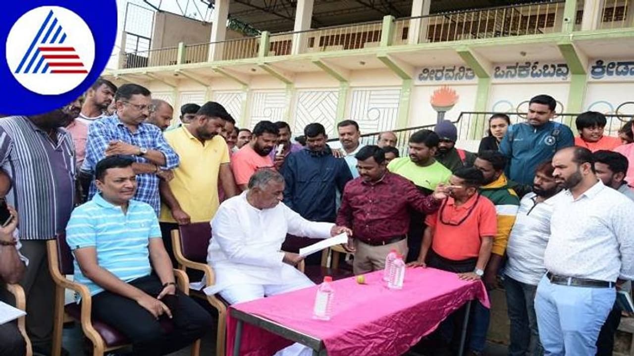 ಚಿತ್ರದುರ್ಗ: ಖೋಖೋ ಅಂಕಣ ಅಭಿವೃದ್ಧಿಗೆ ಶಾಸಕ ತಿಪ್ಪಾರೆಡ್ಡಿಗೆ ಕ್ರೀಡಾಪಟುಗಳ ಮನವಿ