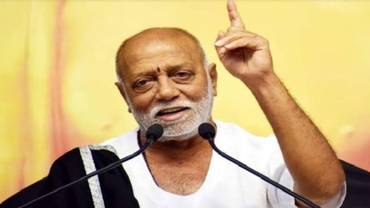 राजनीति को लेकर संत मुरारी बाबू की खरी खरी, नेताओं की दी सीख, आप भी वीडियो सुन लीजिए राजनीति को लेकर संत मुरारी बाबू की खरी खरी, नेताओं की दी सीख, आप भी वीडियो सुन लीजिए