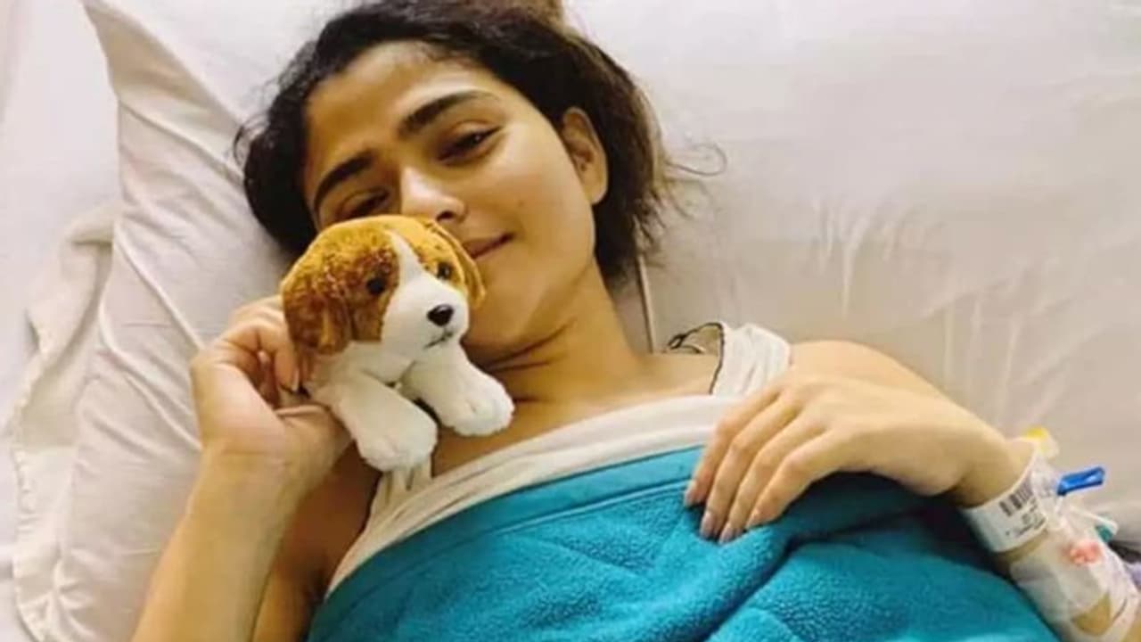 वेंटिलेटर पर जिंदगी की जंग लड़ रहीं एक्ट्रेस एंड्रिला शर्मा, दो बार दे चुकीं कैंसर को मात वेंटिलेटर पर जिंदगी की जंग लड़ रहीं एक्ट्रेस एंड्रिला शर्मा, दो बार दे चुकीं कैंसर को मात