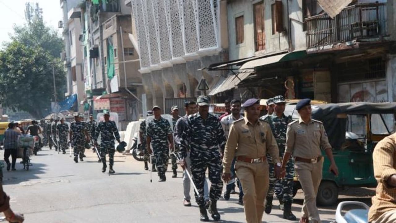 गुजरात में सुरक्षा एजेंसियां अलर्ट मोड पर, सूरत के अलावा इन शहरों में हाई अलर्ट 