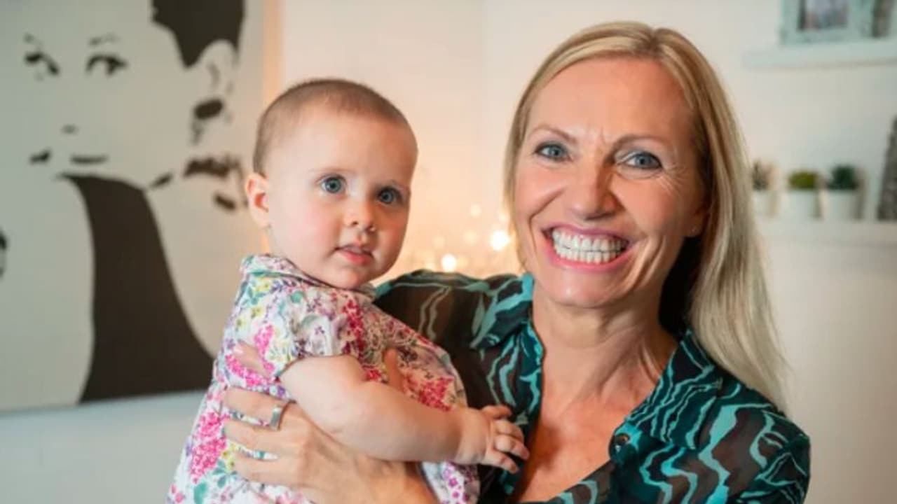 ഒറ്റയ്ക്ക് ജീവിക്കുന്ന 52 കാരി അമ്മയായി, തുണയായത് ഐവിഎഫ്! ഒറ്റയ്ക്ക് ജീവിക്കുന്ന 52 കാരി അമ്മയായി, തുണയായത് ഐവിഎഫ്!