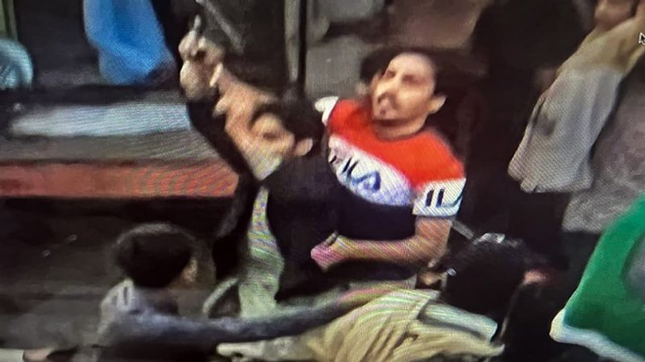 इमरान खान की हत्या के लिए 20 हजार में हमलावर ने खरीदा था पिस्टल, पुलिस ने दो और संदिग्धों को किया गिरफ्तार इमरान खान की हत्या के लिए 20 हजार में हमलावर ने खरीदा था पिस्टल, पुलिस ने दो और संदिग्धों को किया गिरफ्तार