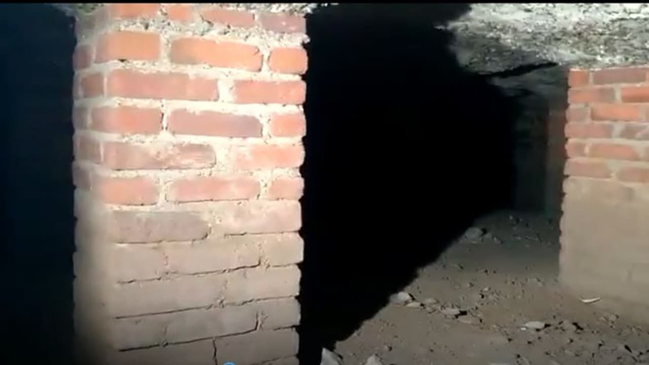 ముంబయిలోని హాస్పిటల్లో 132 ఏళ్ల కిందటి సొరంగం వెలుగులోకి.. ఎలా తెలిసిందంటే? ముంబయిలోని హాస్పిటల్లో 132 ఏళ్ల కిందటి సొరంగం వెలుగులోకి.. ఎలా తెలిసిందంటే?