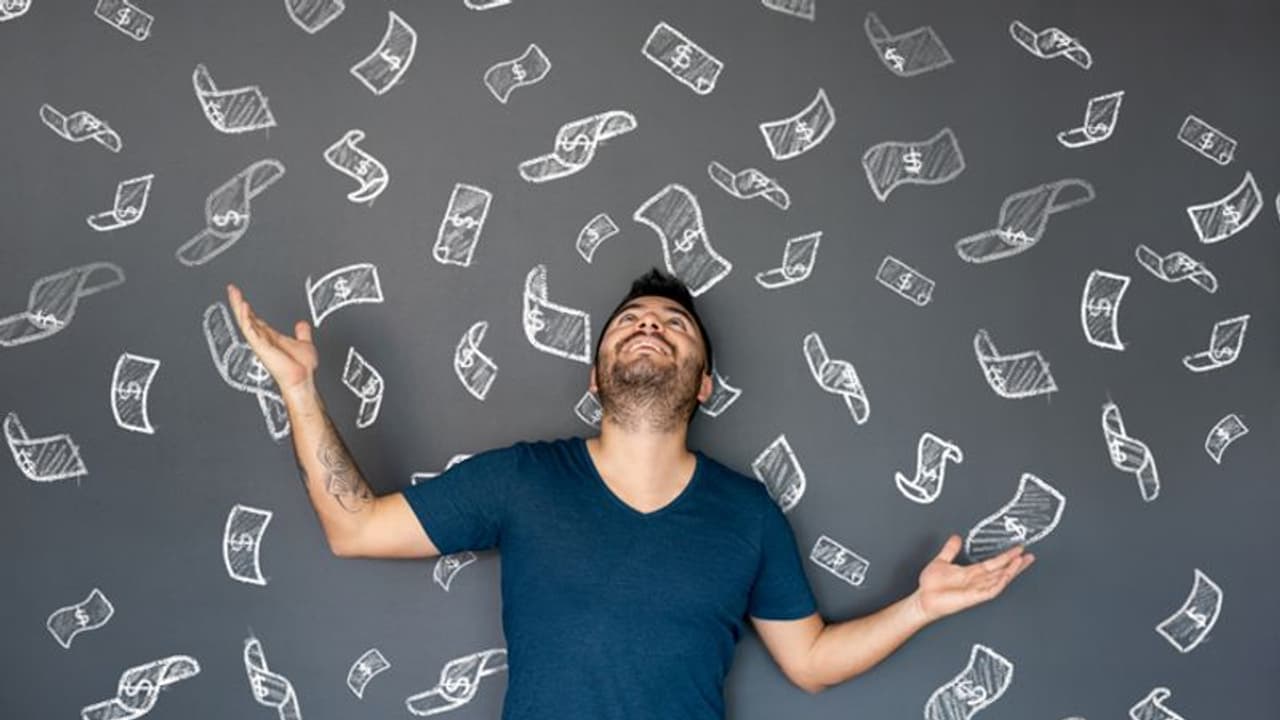 247 കോടി ലോട്ടറി അടിച്ചു; എന്നിട്ടും ഭാര്യയോട് പറഞ്ഞില്ല, പക്ഷേ പിന്നീട് സംഭവിച്ചത്! 247 കോടി ലോട്ടറി അടിച്ചു; എന്നിട്ടും ഭാര്യയോട് പറഞ്ഞില്ല, പക്ഷേ പിന്നീട് സംഭവിച്ചത്!