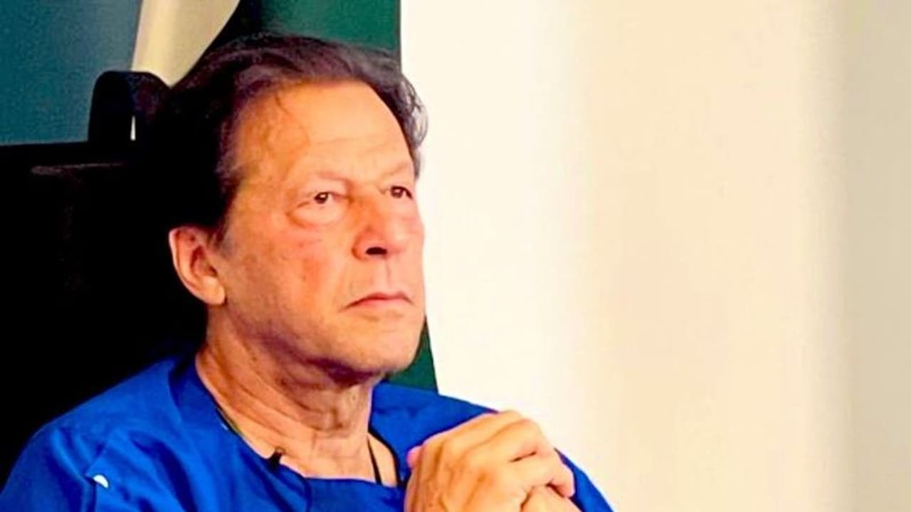 पूर्व पीएम इमरान खान की धमकी के बाद झुकी शहबाज शरीफ सरकार, दो मंत्री आए सामने, दोहरायी यह बात पूर्व पीएम इमरान खान की धमकी के बाद झुकी शहबाज शरीफ सरकार, दो मंत्री आए सामने, दोहरायी यह बात