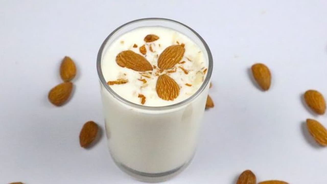 രുചികരമായ ബദാം മില്‍ക്ക് ഉണ്ടാക്കിയാലോ? റെസിപ്പി 