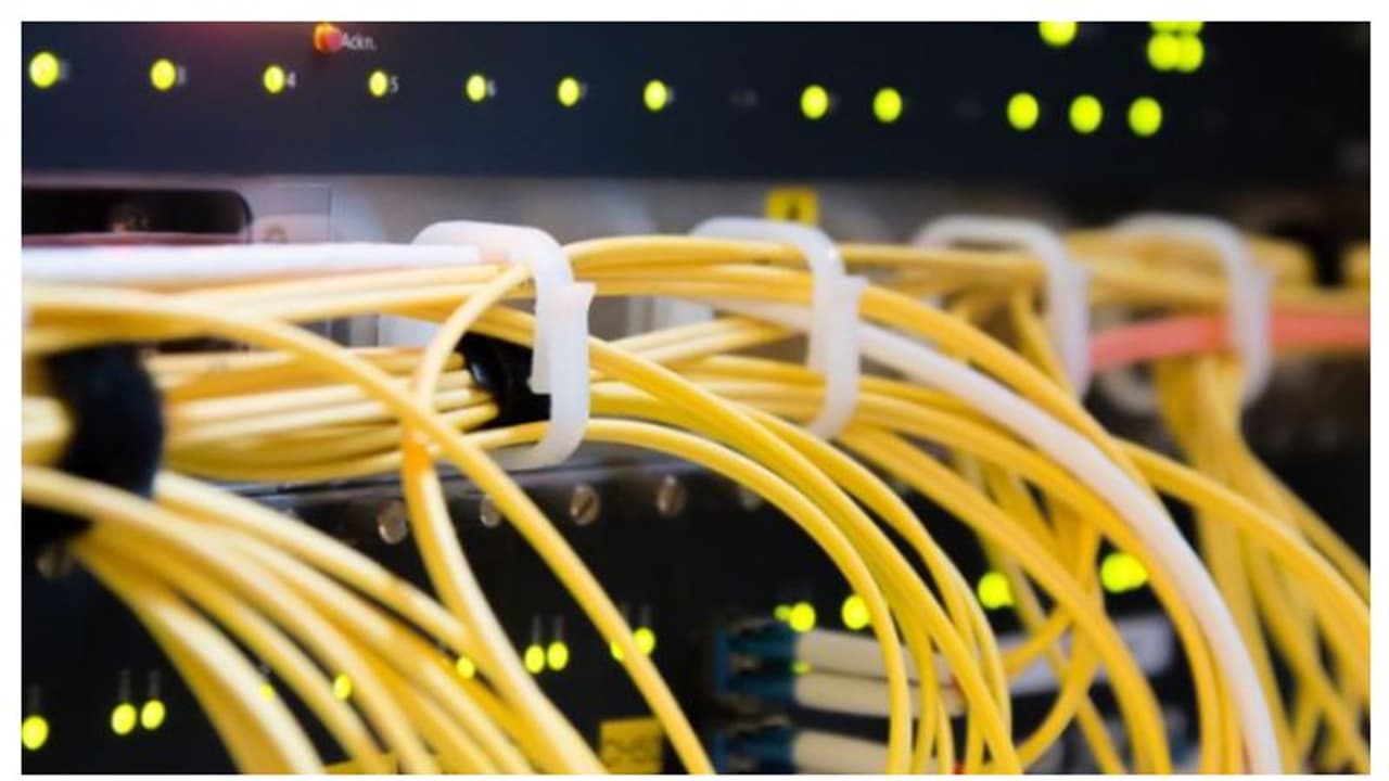 கட்டிலில் இருந்து தவறி விழுந்த குழந்தை பலி; விரக்தியில் உடலில் மின்சாரத்தை பாய்ச்சி தந்தை தற்கொலை கட்டிலில் இருந்து தவறி விழுந்த குழந்தை பலி; விரக்தியில் உடலில் மின்சாரத்தை பாய்ச்சி தந்தை தற்கொலை