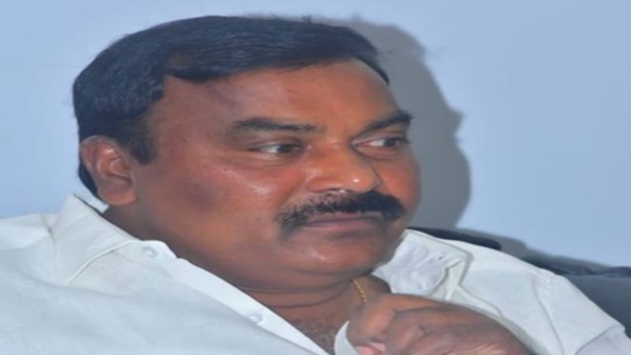 ఇప్పటంలో ఏం జరిగిందో తెలుసుకోకుండా పవన్ హడావిడి చేస్తున్నారు.. మంత్రి మేరుగ నాగార్జున మండిపాటు ఇప్పటంలో ఏం జరిగిందో తెలుసుకోకుండా పవన్ హడావిడి చేస్తున్నారు.. మంత్రి మేరుగ నాగార్జున మండిపాటు