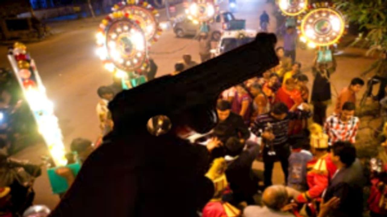 दूल्हे के सामने ही बारात में हो गया बवाल, भरतपुर में बैंड बाजों की धुन के बीच चली गोलियां तो... दूल्हे के सामने ही बारात में हो गया बवाल, भरतपुर में बैंड बाजों की धुन के बीच चली गोलियां तो...