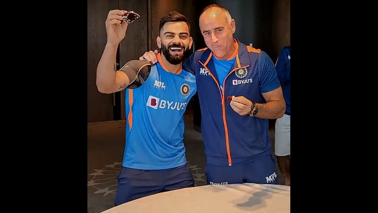 Virat Kohli turns 34: 'Cheeku' celebrates birthday with Men in Blue in Melbourne as wishes pour in (WATCH) Virat Kohli turns 34: 'Cheeku' celebrates birthday with Men in Blue in Melbourne as wishes pour in (WATCH)