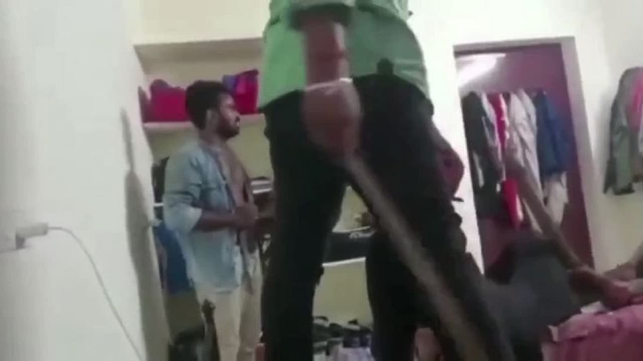 Andhra Pradesh: ಹಾಸ್ಟೆಲ್ನಲ್ಲಿ ವಿದ್ಯಾರ್ಥಿ ಮೇಲೆ 4 ಸಹಪಾಠಿಗಳಿಂದ ಹಲ್ಲೆ: ಐರನ್ ಬಾಕ್ಸ್ನಿಂದ ಸುಟ್ಟ ಪಾಪಿಗಳು..! Andhra Pradesh: ಹಾಸ್ಟೆಲ್ನಲ್ಲಿ ವಿದ್ಯಾರ್ಥಿ ಮೇಲೆ 4 ಸಹಪಾಠಿಗಳಿಂದ ಹಲ್ಲೆ: ಐರನ್ ಬಾಕ್ಸ್ನಿಂದ ಸುಟ್ಟ ಪಾಪಿಗಳು..!