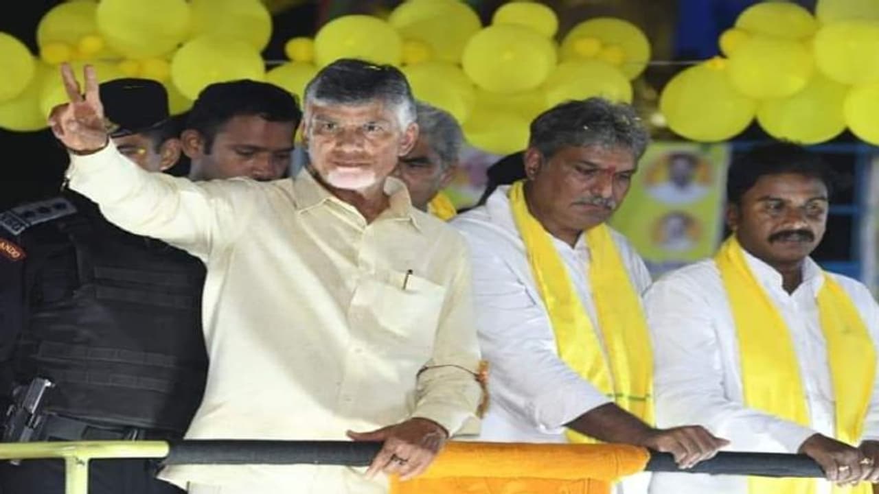 కర్నూలు పర్యటనకు చంద్రబాబు.. ఓర్వకల్లు ఎయిర్‌పోర్ట్‌లో ఘన స్వాగతం