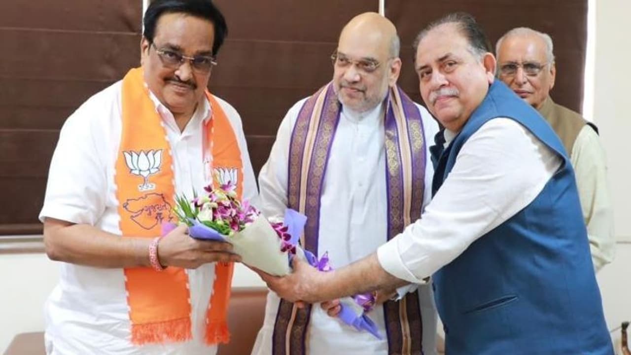 भाजपा को सुबह नुकसान तो शाम को फायदा.. जयनारायण गए तो कांग्रेस का दामन छोड़ BJP में आए हिमांशु पटेल भाजपा को सुबह नुकसान तो शाम को फायदा.. जयनारायण गए तो कांग्रेस का दामन छोड़ BJP में आए हिमांशु पटेल